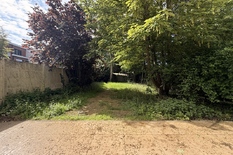 WILRIJK - Ringlaan: Ready-to-move-in ground-floor flat with 2 bedrooms and a lovely garden.

DESCRIPTION:

A very attractive ground-floor flat in a well-maintained, small-scale building.
Entrance hall with toilet.
Spacious and light-filled living an