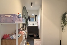 WILRIJK - Bij Nachtegalenpark: Mooi appartement met 1 slaapkamer in een gerenoveerde herenwoning.

BESCHRIJVING:

Het appartement is gelegen op de 3°verdieping en omvat :

Gezellige en lichtrijke leefruimte.
De keuken beschikt over vaatwasser, com