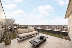 ANVERS - Zurenborg : Duplex-penthouse avec 3 chambres, 3 terrasses et 2 places de parking.

DESCRIPTION : 
Situé dans le quartier très prisé de Zurenborg, cet emplacement combine la vie urbaine animée avec un cadre de vie agréable.
Ce duplex-pent
