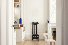BERCHEM - Cogels-Osylei: Eclectische herenwoning “De Zwaluwen”  met 6 slaapkamers, 3 badkamers, groot bureau, oprit en zuidtuin. 

Een uitzonderlijke opportuniteit voor liefhebbers van karaktervolle architectuur, erfgoed en stijlvol wonen. 

Geleg