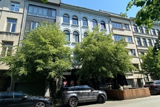 ANTWERPEN - 't Zuid - Tussen Zuidpark en Marnixplaats: Charmante studio/studentenkot in stijlvol herenhuis op toplocatie.

BESCHRIJVING:

Dit appartement/studentenkot is gelegen op de 3de verdieping van een prachtig herenhuis, vlak bij de gezellige Ma