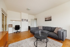 ANTWERPEN/WILRIJK - Bij Park Den Brandt: Aangenaam en lichtrijk appartement met 1 slaapkamer.
BESCHRIJVING:
Het appartement is gelegen op de 3° verdieping van een goed onderhouden gebouw met conciërge.
Inkomhal op marmeren tegels met dambordmot