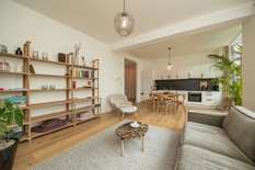 ANTWERPEN - Jan Van Rijswijcklaan: Volledig gerenoveerd, instapklaar en bemeubeld appartement met 2 slaapkamers

BESCHRIJVING:

Dit prachtig gerenoveerd en volledig bemeubeld appartement bevindt zich op de 1° verdieping van een verzorgd en goed onder