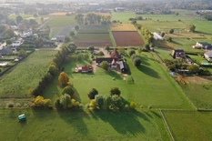 BOECHOUT/VREMDE : Propriété unique composée d'une ferme, d'une grange et d'écuries

Au cœur de la campagne de Vremde, derrière un vaste terrain d'environ 19 000 m², se trouve une propriété qui n'a pratiquement pas d'égale. 
Le domaine se comp