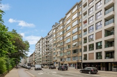 ANVERS - Stadspark : Appartement meublé avec goût, comprenant 2 chambres et une terrasse
DESCRIPTION :
Cet appartement est situé au 5e étage d'un immeuble majestueux offrant une vue imprenable sur le parc municipal.
En entrant dans l'appar