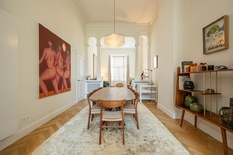 ANVERS - Arthur Goemaerelei : Magnifique maison de maître rénovée avec des finitions haut de gamme.
Cette maison de maître exceptionnelle a fait l'objet d'une rénovation complète en 2020.
Rez-de-chaussée : Hall d’entrée. Espace de vie et salle