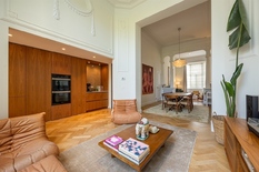 ANVERS - Arthur Goemaerelei : Magnifique maison de maître rénovée avec des finitions haut de gamme.
Cette maison de maître exceptionnelle a fait l'objet d'une rénovation complète en 2020.
Rez-de-chaussée : Hall d’entrée. Espace de vie et salle