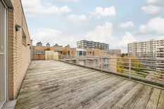 BERCHEM - Fruithoflaan : Superbe penthouse avec 3 chambres, 2 salles de bains, 155 m² de terrasses et garage. Score PEB C.