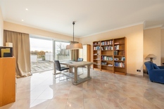 BERCHEM - Fruithoflaan : Superbe penthouse avec 3 chambres, 2 salles de bains, 155 m² de terrasses et garage. Score PEB C.