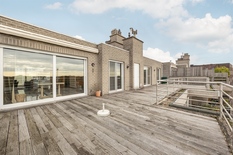 BERCHEM - Fruithoflaan : Superbe penthouse avec 3 chambres, 2 salles de bains, 155 m² de terrasses et garage. Score PEB C.