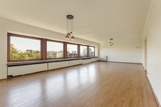 ANTWERPEN - Stadspark: Ruim appartement van ca  201m²  met 3 slaapkamers en prachtig wijds zicht over het Stadspark. Autostaanplaats mogelijk.
 
BESCHRIJVING:
 
Het appartement is gelegen op de 8° en hoogste verdieping van een goed onderhouden gebou