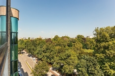 ANTWERPEN - Stadspark: Ruim appartement van ca  201m²  met 3 slaapkamers en prachtig wijds zicht over het Stadspark. Autostaanplaats mogelijk.
 
BESCHRIJVING:
 
Het appartement is gelegen op de 8° en hoogste verdieping van een goed onderhouden gebou