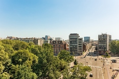 ANTWERPEN - Stadspark: Ruim appartement van ca  201m²  met 3 slaapkamers en prachtig wijds zicht over het Stadspark. Autostaanplaats mogelijk.
 
BESCHRIJVING:
 
Het appartement is gelegen op de 8° en hoogste verdieping van een goed onderhouden gebou