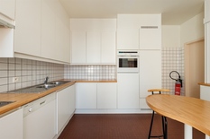 ANTWERPEN - Stadspark: Ruim appartement van ca  201m²  met 3 slaapkamers en prachtig wijds zicht over het Stadspark. Autostaanplaats mogelijk.
 
BESCHRIJVING:
 
Het appartement is gelegen op de 8° en hoogste verdieping van een goed onderhouden gebou