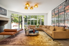 WILRIJK - Park Den Brandt: Uitzonderlijke koppelvilla in cottagestijl met 6 slaapkamers op 1.007m² met prachtig parkzicht.
Deze sublieme koppelvilla is gelegen langsheen de Della Faillelaan en werd gebouwd in 1922.
Recentelijk onderging de woning no
