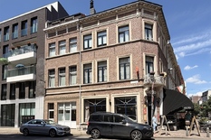 ANTWERPEN - 't Zuid - Goedehoopstraat 25: Leuk appartement naast de Schelde en Kloosterstraat.
BESCHRIJVING:
Leuk appartement op de 2° verdieping van een klein gebouw op een toplocatie te Antwerpen op enkele passen van de Schelde.
Leefruimte, op