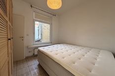 ANTWERPEN - 't Zuid - Goedehoopstraat 25: Leuk appartement naast de Schelde en Kloosterstraat.
BESCHRIJVING:
Leuk appartement op de 2° verdieping van een klein gebouw op een toplocatie te Antwerpen op enkele passen van de Schelde.
Leefruimte, op
