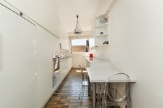 BERCHEM - Près du Albertpark : Bel appartement comprenant 3 chambres, 2 salles de bains, 2 terrasses et une grande place de parking.
DESCRIPTION :
Cet agréable appartement est situé au 3e étage d'un immeuble bien entretenu.
Hall d'entrée spaci
