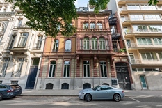 BERCHEM - Albertpark: Prachtig duplexappartement (ca 182m²) in herenwoning met 3 slaapkamers, bureau en zeer groot terras.  Autostaanplaats mogelijk.

BESCHRIJVING:
Duplexappartement omvattende de 3° en 4° verdieping van een prachtige herenwoning.
