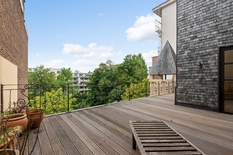 BERCHEM - Albertpark: Prachtig duplexappartement (ca 182m²) in herenwoning met 3 slaapkamers, bureau en zeer groot terras.  Autostaanplaats mogelijk.

BESCHRIJVING:
Duplexappartement omvattende de 3° en 4° verdieping van een prachtige herenwoning.
