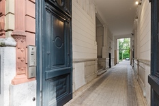 BERCHEM - Albertpark: Prachtig duplexappartement (ca 182m²) in herenwoning met 3 slaapkamers, bureau en zeer groot terras.  Autostaanplaats mogelijk.

BESCHRIJVING:
Duplexappartement omvattende de 3° en 4° verdieping van een prachtige herenwoning.
