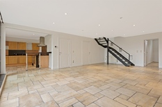 BERCHEM - Albertpark: Prachtig duplexappartement (ca 182m²) in herenwoning met 3 slaapkamers, bureau en zeer groot terras.  Autostaanplaats mogelijk.

BESCHRIJVING:
Duplexappartement omvattende de 3° en 4° verdieping van een prachtige herenwoning.
