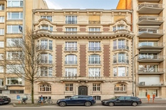 ANTWERPEN - Harmoniepark/Albertpark: Exclusief, luxeappartement van 200m² met adembenemende parkzichten, 3 slaapkamers, 2 badkamers + parking.
Wonen op een van de meest gegeerde locaties van Antwerpen, met uitzicht op het Albertpark.
BESCHRIJVING