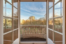 ANTWERPEN - Harmoniepark/Albertpark: Exclusief, luxeappartement van 200m² met adembenemende parkzichten, 3 slaapkamers, 2 badkamers + parking.
Wonen op een van de meest gegeerde locaties van Antwerpen, met uitzicht op het Albertpark.
BESCHRIJVING