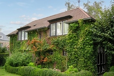 WILRIJK - Park Den Brandt: GEMEUBELDE studio met 1 slaapkamer in het bijgebouw van een villa.
BESCHRIJVING:
Deze gemeubelde studio is gelegen in het bijgebouw van een villa, op een toplocatie aan Park Den Brandt.
Het bestaat uit een gezellige livin