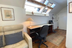 WILRIJK - Park Den Brandt: GEMEUBELDE studio met 1 slaapkamer in het bijgebouw van een villa.
BESCHRIJVING:
Deze gemeubelde studio is gelegen in het bijgebouw van een villa, op een toplocatie aan Park Den Brandt.
Het bestaat uit een gezellige livin
