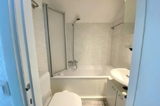 WILRIJK - Park Den Brandt: GEMEUBELDE studio met 1 slaapkamer in het bijgebouw van een villa.
BESCHRIJVING:
Deze gemeubelde studio is gelegen in het bijgebouw van een villa, op een toplocatie aan Park Den Brandt.
Het bestaat uit een gezellige livin