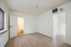 WILRIJK - Park Den Brandt: Recently renovated property suitable for co-housing.
DESCRIPTION:
Move-in ready property; first occupancy after quality renovation. Ideal location near Park Den Brandt, shops and hospitals.
Very easy access by public tra