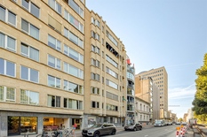 ANTWERPEN - Harmoniepark/Albertpark: Instapklaar appartement van ca 188 m² met adembenemende parkzichten, 3 slaapkamers en 2 badkamers. EPC-label B.
BESCHRIJVING:
Het appartement bevindt zich op de 3° verdieping.
Via de veiligheidsdeur betreedt m