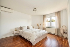 ANTWERP - Harmoniepark/Albertpark: Ready-to-move-in flat of approx. 188 m² with breathtaking views of the park, 3 bedrooms and 2 bathrooms. EPC rating B.

DESCRIPTION:

The flat is situated on the 3rd floor.
The security door leads into the spacious