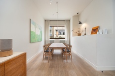 ANTWERPEN - Harmonie: Montebellostraat : Prachtige gerenoveerde luxewoning met ruime tuin, 5 slaapkamers en 4 badkamers op 326m².
BESCHRIJVING:
De woning werd in 2017 volledig gerenoveerd met hoogwaardige materialen.
Gelegen in een rustige eenri