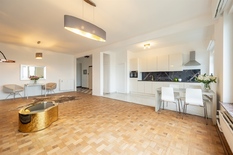 ANTWERP - Jan Van Rijswijcklaan: Fully renovated, ready-to-move-in flat with 4 bedrooms, 2 bathrooms and 2 parking spaces.