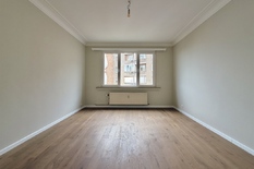 ANVERS - Avenue Jan Van Rijswijck : Appartement de 2 chambres entièrement rénové dans un immeuble de standing, bien situé + P
DESCRIPTION :
L'appartement est situé au 6e étage d'un immeuble bien entretenu.
Entrée (env. 13 m²), avec une nouv
