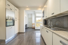 ANTWERPEN - Mechelsesteenweg: Aangenaam en ruim appartement van ca. 227 m² en een geveldbreedte van ca.14m, met 4 slaapkamers, 3 badkamers en terras. EPC Label - B
Geniet van ruimte, licht en comfort in de gegeerde Harmonie-wijk. Op de 4e verdieping bev