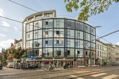 ANTWERPEN - Historisch Centrum: Modern loft-appartement van 64m² met veel lichtinval op toplocatie.
BESCHRIJVING:
Dit instapklaar stadsappartement bevindt zich op de 2°verdieping van een prachtig gebouw met lift.
Gelegen in het bruisend historisc