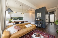 ANTWERPEN - Historisch Centrum: Modern loft-appartement van 64m² met veel lichtinval op toplocatie.
BESCHRIJVING:
Dit instapklaar stadsappartement bevindt zich op de 2°verdieping van een prachtig gebouw met lift.
Gelegen in het bruisend historisc
