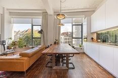 ANTWERPEN - Historisch Centrum: Modern loft-appartement van 64m² met veel lichtinval op toplocatie.
BESCHRIJVING:
Dit instapklaar stadsappartement bevindt zich op de 2°verdieping van een prachtig gebouw met lift.
Gelegen in het bruisend historisc