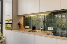 ANTWERPEN - Historisch Centrum: Modern loft-appartement van 64m² met veel lichtinval op toplocatie.
BESCHRIJVING:
Dit instapklaar stadsappartement bevindt zich op de 2°verdieping van een prachtig gebouw met lift.
Gelegen in het bruisend historisc