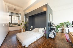 ANTWERPEN - Historisch Centrum: Modern loft-appartement van 64m² met veel lichtinval op toplocatie.
BESCHRIJVING:
Dit instapklaar stadsappartement bevindt zich op de 2°verdieping van een prachtig gebouw met lift.
Gelegen in het bruisend historisc