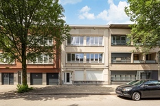 ANTWERP - Expo: Fully renovated 2-bedroom flat with spacious terrace. EPC - B
Located on the 2° floor of a small building without lift, this flat was completely renovated with high-quality materials.
Very quiet location in the residential Expo distri