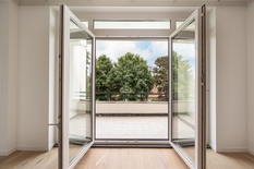 ANTWERP - Expo: Fully renovated 2-bedroom flat with spacious terrace. EPC - B
Located on the 2° floor of a small building without lift, this flat was completely renovated with high-quality materials.
Very quiet location in the residential Expo distri
