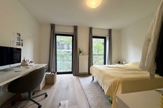 ANTWEREPEN - Zuid: Stijlvol en instapklaar appartement met 2 slaapkamers en ruim terras
BESCHRIJVING :
Dit instapklare appartement is gelegen op de 1° verdieping van een recent gebouw met lift.
Inkomhal. Open eet- en leefruimte met grote raampart