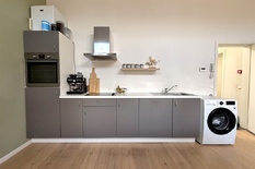 WILRIJK -Park Den Brandt: Appartement met 1 slaapkamer in een gerenoveerde herenwoning.

BESCHRIJVING:
Dit aangename appartement is gelegen op de 2° verdieping van een gerenoveerde herenwoning, op een uitstekende locatie nabij Park Den Brandt.
De lee