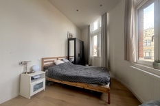 WILRIJK -Park Den Brandt: Appartement met 1 slaapkamer in een gerenoveerde herenwoning.

BESCHRIJVING:
Dit aangename appartement is gelegen op de 2° verdieping van een gerenoveerde herenwoning, op een uitstekende locatie nabij Park Den Brandt.
De lee