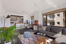 ANTWERPEN - Britselei: Mooi, karaktervol en zonnig GEMEUBELD hoekappartement met 2 slaapkamers op toplocatie 

Beleef het bruisende Antwerpse stadsleven op zijn best in dit licht en sfeervol ingericht appartement op de 4° verdieping van een statig gebo
