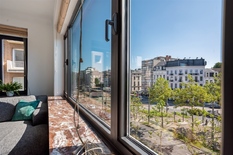 ANTWERPEN - Britselei: Mooi, karaktervol en zonnig GEMEUBELD hoekappartement met 2 slaapkamers op toplocatie 

Beleef het bruisende Antwerpse stadsleven op zijn best in dit licht en sfeervol ingericht appartement op de 4° verdieping van een statig gebo